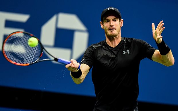 Andy Murray has easily advanced to the third round