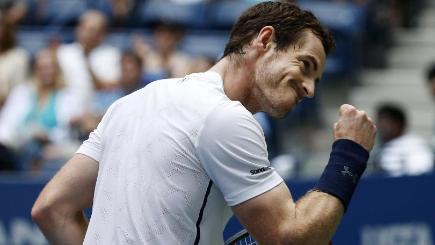 Andy Murray battled through to the second week in New York