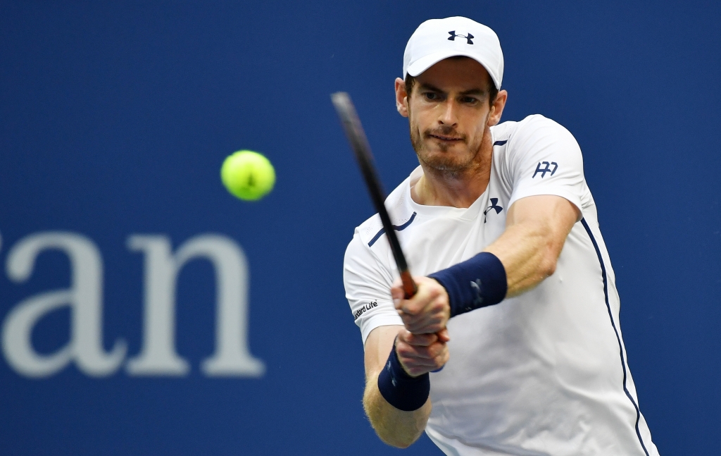 Andy Murray returns a shot during his third-round victory over Paolo Lorenzi on Saturday at the U.S