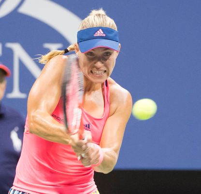 Angelique Kerber hitting a backhand against Caroline Wozniacki