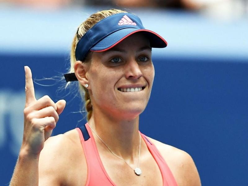 Angelique Kerber produced a 7-5 6-0 victory over 2015 finalist Roberta Vinci to reach the last four on Tuesday