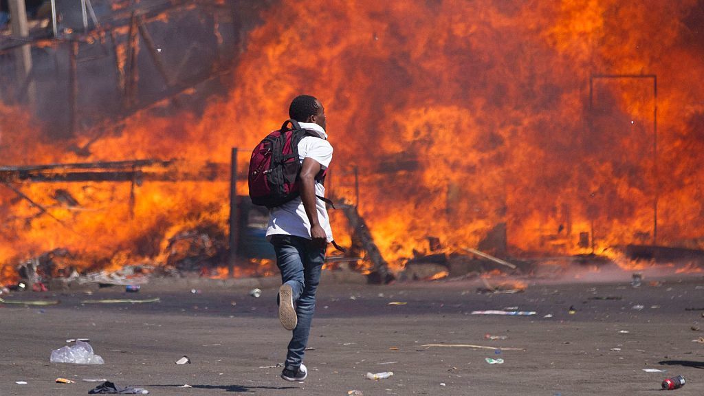 Anti-Mugabe protests turn violent in capital Harare