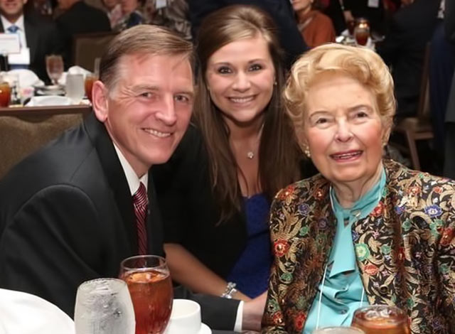 Gosar Offers Condolences to the Schlafly Family