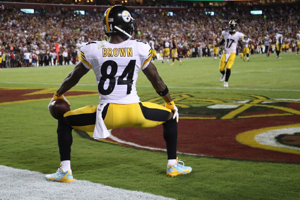 Sep 12 2016 Landover MD USA Pittsburgh Steelers wide receiver Antonio Brown does a celebration dance in the end zone after scoring a touchdown against the Washington Redskins in the third quarter at Fed Ex Field. The Steelers won 38-16. Mandatory