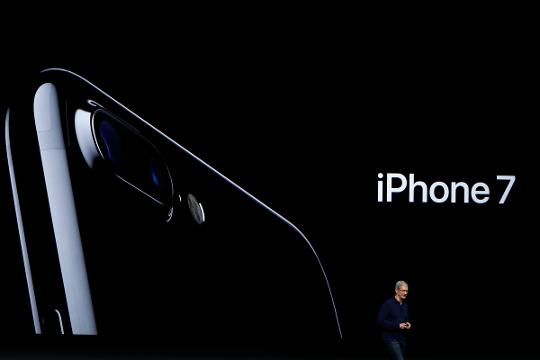 iPhone 7 pre-sales are through the roof, according to T-Mobile and Sprint