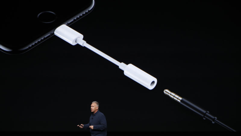 Apple steps into new era with airpods for iPhone 7