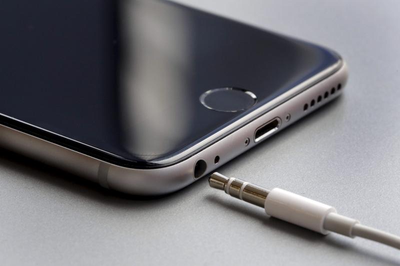 Can Apple's new iPhone make listening easy without a headphone jack?