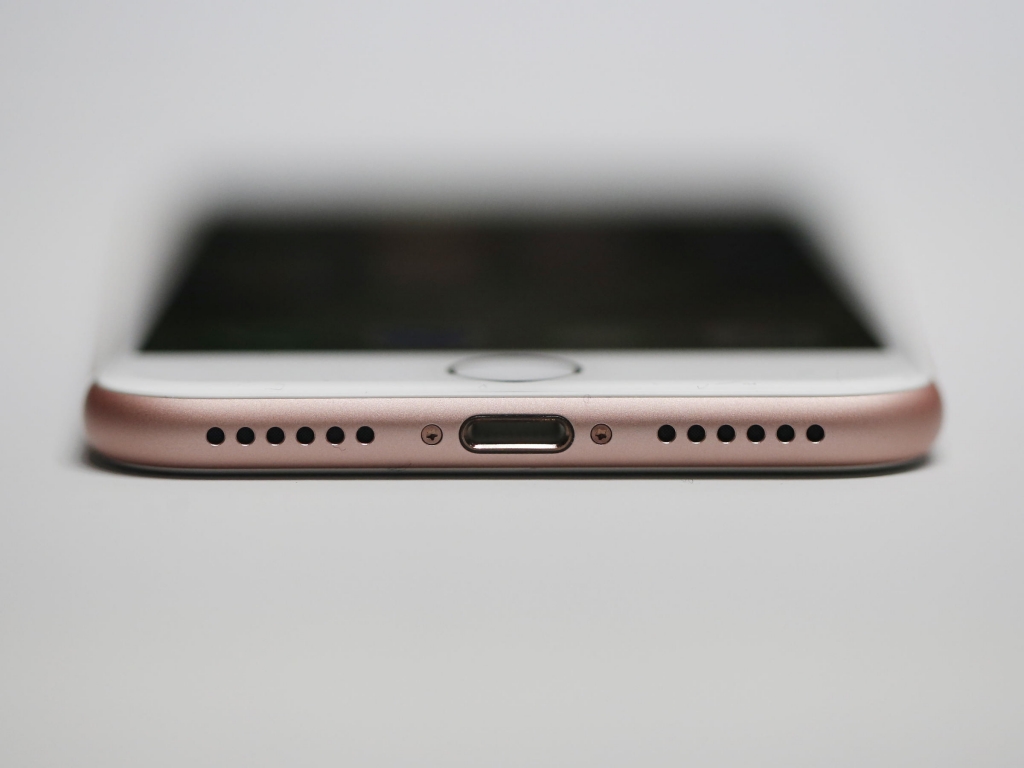 The new Apple iPhone 7 lacks a separate headphone jack which makes people wonder how they can charge the phone while listening to music through a wired headphone via the Lightning connector. Apple's answer a separate dock that starts at $39