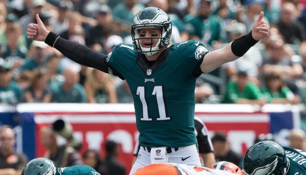 Eagles' Carson Wentz wins over fans in winning debut