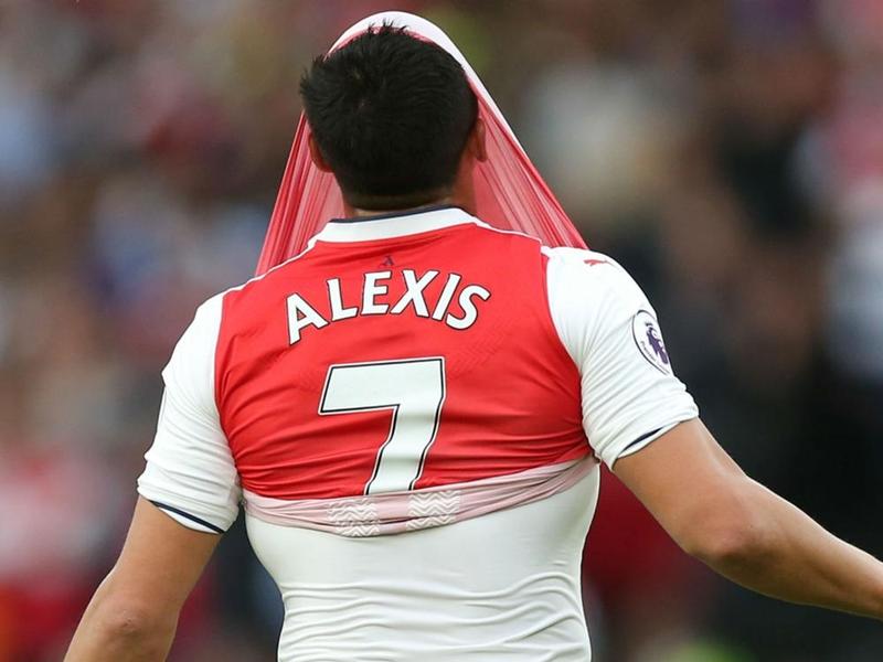 Arsenal's Alexis Sanchez reacts after missing the penalty