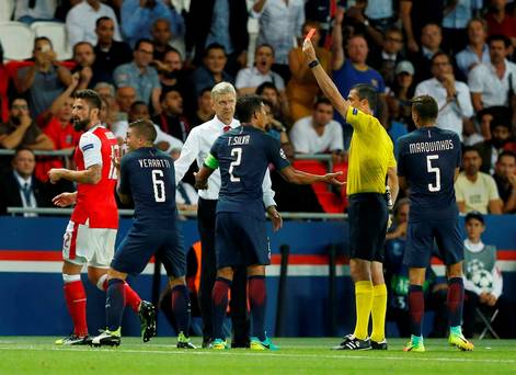 Arsenal's Olivier Giroud and Paris Saint-Germain's Marco Verratti are both sent off by referee Viktor Kassai as Arsenal manager Arsene Wenger looks