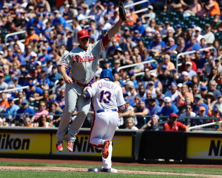 Asdrubal Cabrera collides with Phillies first baseman Tommy Joseph in the first inning