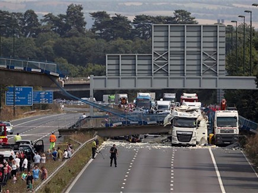 M20 bridge collapses on top of cars and lorrries in Kent