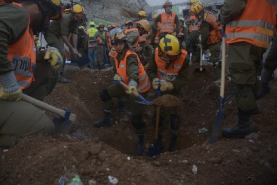 Rescue personnel digging in the search for missing workers at a construction site collapse in Tel Aviv Sept. 5 2016