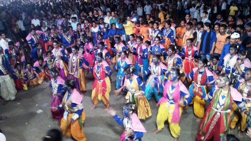 College Matunga displaying their skill at the Dahi Hhandi at Matunga Market. This is their 9th year of celebration