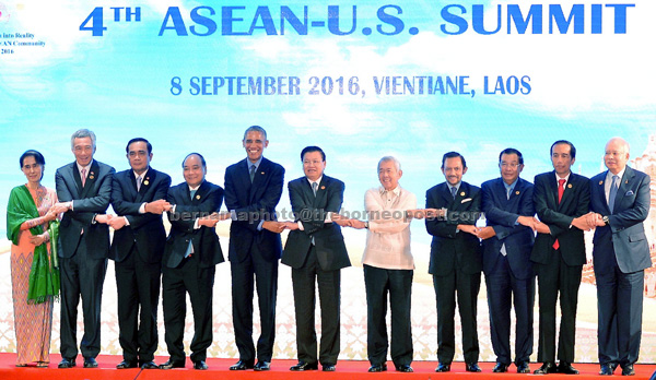 Najib with US president Barrack Obama and other Asean leaders in a show of unity at the 11th East Asia Summit in Laos. — Bernama