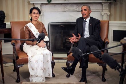 Barack Obama told Aung San Suu Kyi the US was ready to lift sanctions