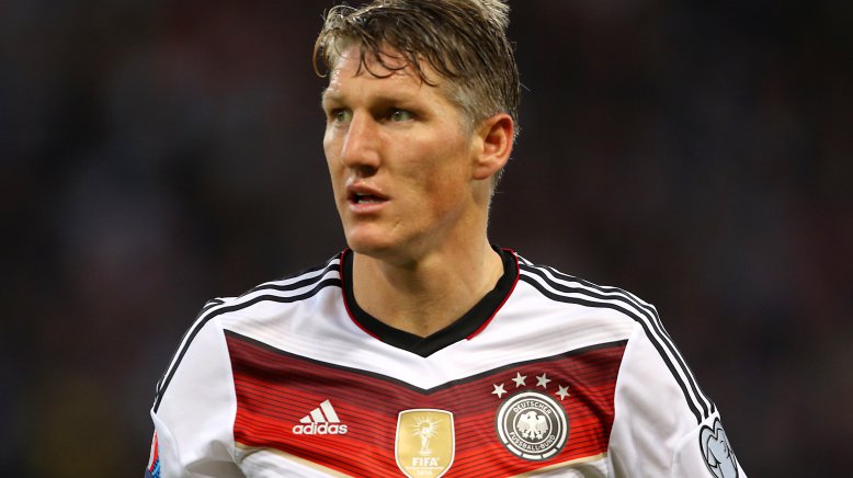 Schweinsteiger ready to fight for United place