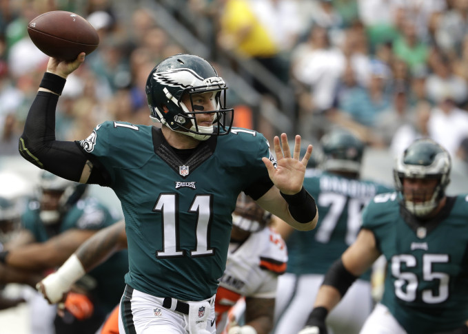 Chicago gets first look at Wentz when Eagles visit