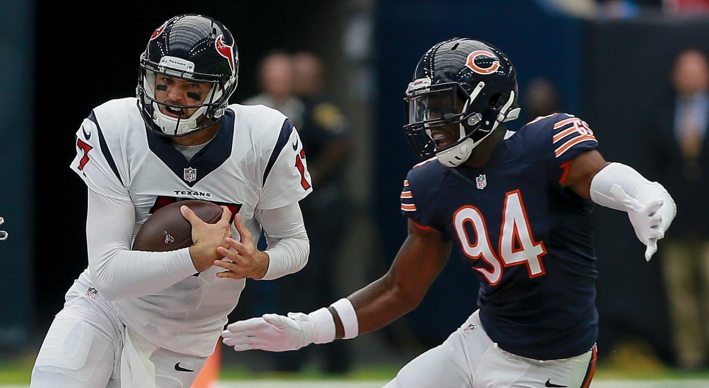 Bears rookie linebacker Leonard Floyd pursues Texans quarterback Brock Osweiler