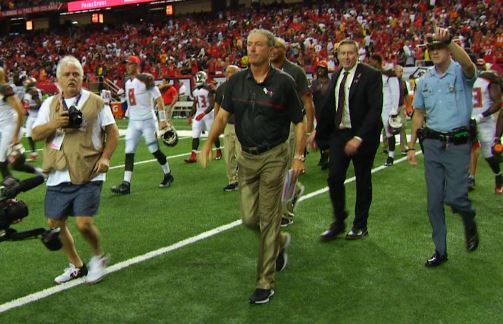 Chiefs' Peters raises fist during national anthem