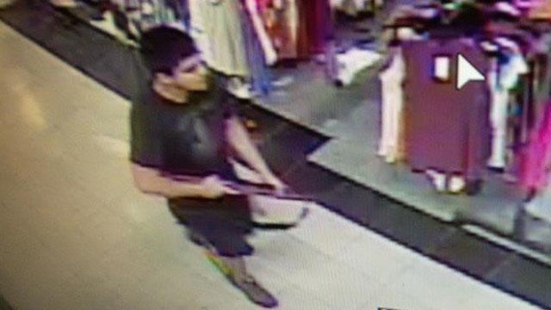 Washington mall shooter with rifle