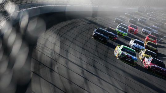 16 drivers set for NASCAR Sprint Cup series title chase