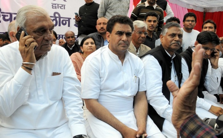 Congress leaders including Bhupinder Singh Hooda sit on an indefinite fast to press for social harmony in Haryana at Jantar Mantar in New Delhi on Feb. 21 2016