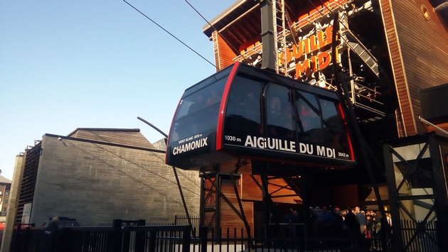 Tourists Rescued from Cable Cars Above French Alps