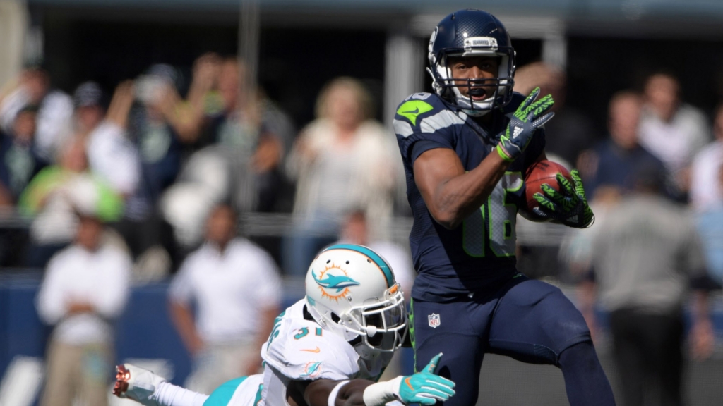 Russell Wilson tops Ryan Tannehill in Seattle's 12-10 win