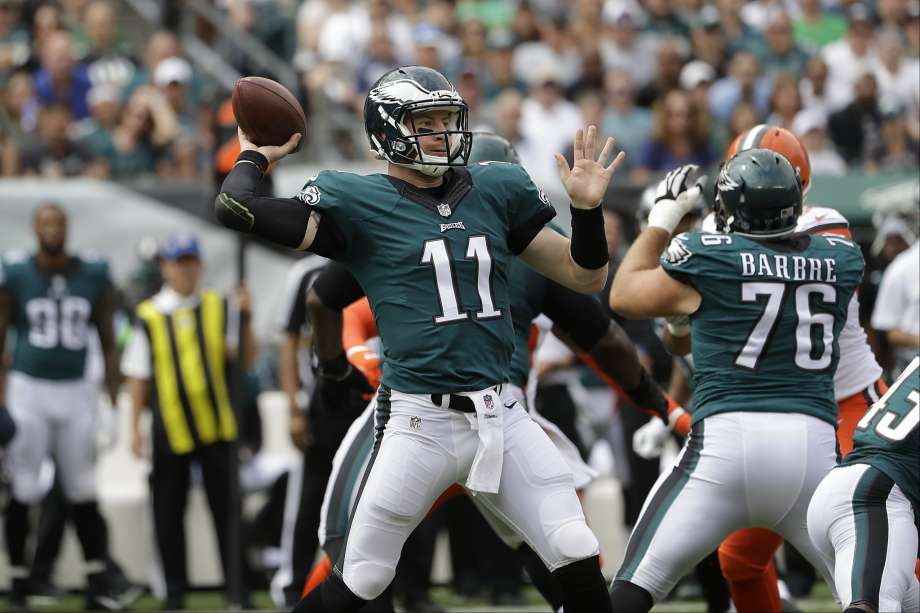 Ferndale’s Doug Pederson and Eagles win season opener behind Wentz