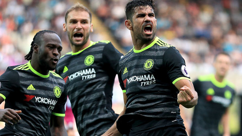 Chelsea's Diego Costa right celebrates scoring during his team's English Premier League soccer match against Swansea City