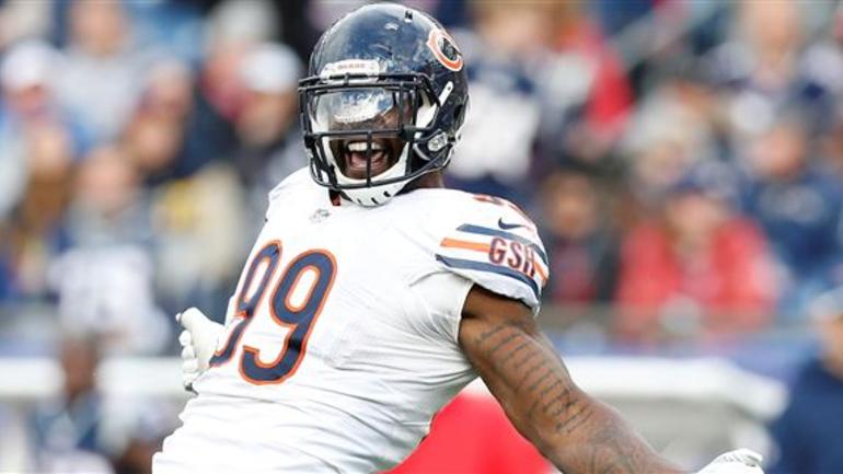 Bears LB Houston leaves game with knee injury