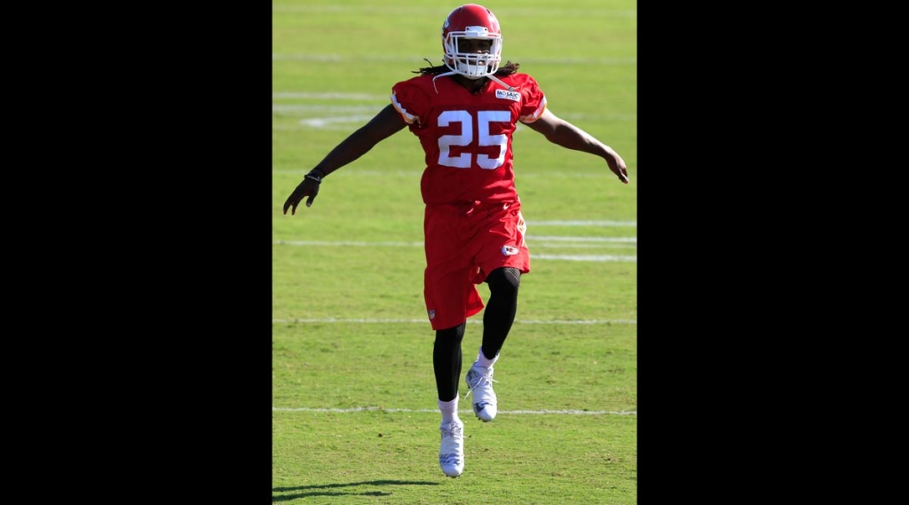 Kansas City Chiefs running back Jamaal Charles warms up during NFL football training camp in St. Joseph Mo