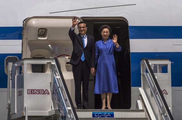 Chinese Premier Li Keqiang and his wife Cheng Hong wave upon their arrival at the Jose Marti International Airport in Havana Cuba Saturday Sept. 24 2016