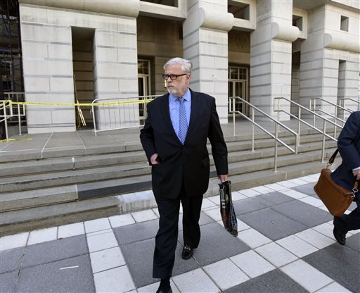 Port Authority executive director Pat Foye leaves the Martin Luther King Jr. federal courthouse in Thursday Sept. 22 2016 in Newark N.J. New Jersey Gov. Chris Christie's former deputy chief of staff Bridget Kelly and former Port Authority of New Yor