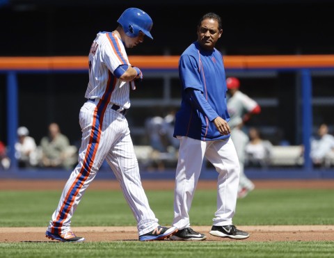 Colon, Mets win but can't gain any ground