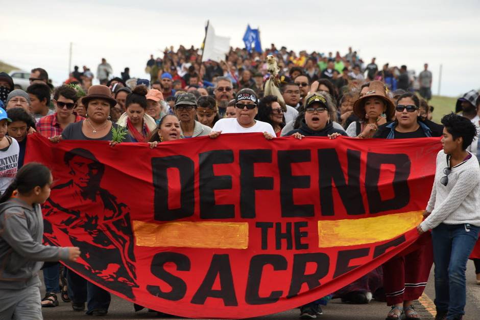 Violence erupts at North Dakota protests against Dallas firm's pipeline