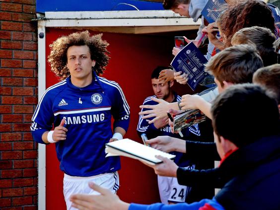 Chelsea re-sign defender David Luiz from Paris Saint-Germain