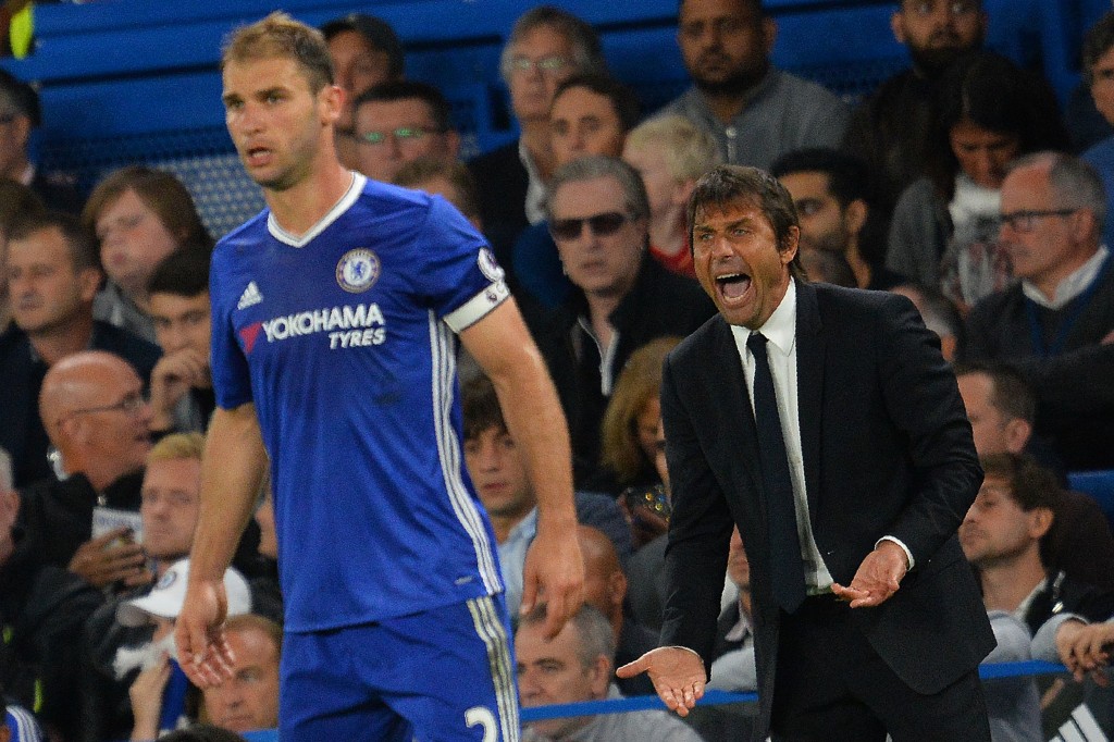 Chelsea's Italian head coach Antonio Conte shouts at Chelsea's Serbian defender Branislav Ivanovic during the English Premier League football match between Chelsea and Liverpool at Stamford Bridge in London