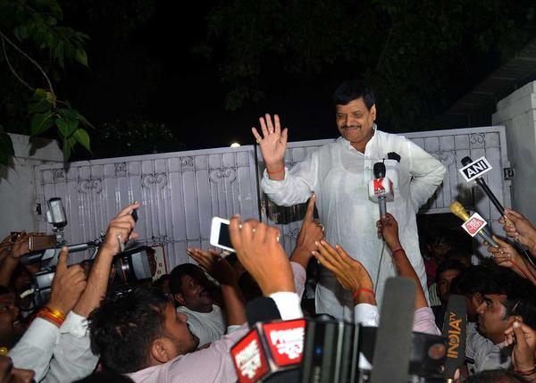 Crowd puller SP leader and senior Uttar Pradesh Minister Shivpal Singh Yadav interacting with his supporters in Lucknow RAJEEV BHATT