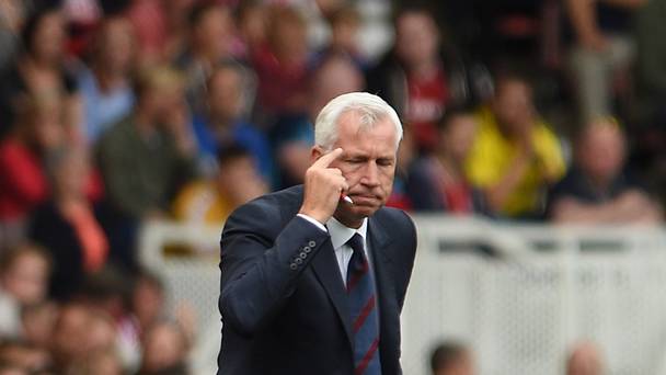 Crystal Palace manger Alan Pardew was told off for stepping out of the box in the 2-1 win against Middlesbrough last weekend