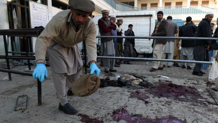 16 killed in Pakistan mosque suicide blast