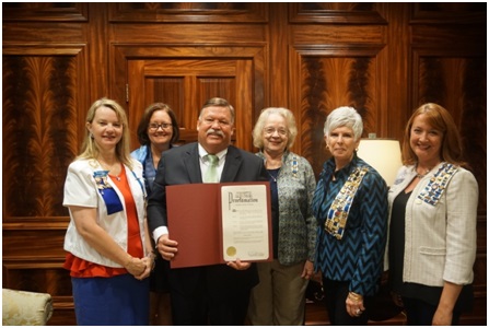 Stacy Kehoe Judge David Campbell 2nd vice regent Teresa Rimer Regent’s Council chairman Chief John Ross Chapter Hamilton County Mayor Jim Coppinger Barbar Fickley regent of Moccasin Bend Chapter Joye Duke regent of Chickamauga Chapter and Natal