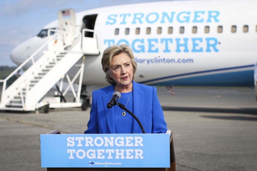 With a new plane, Clinton courts media on the campaign trail