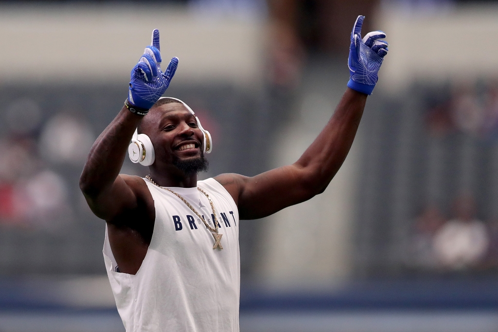 Dez Bryant gets ready to take on the Bears on Sunday Night Football