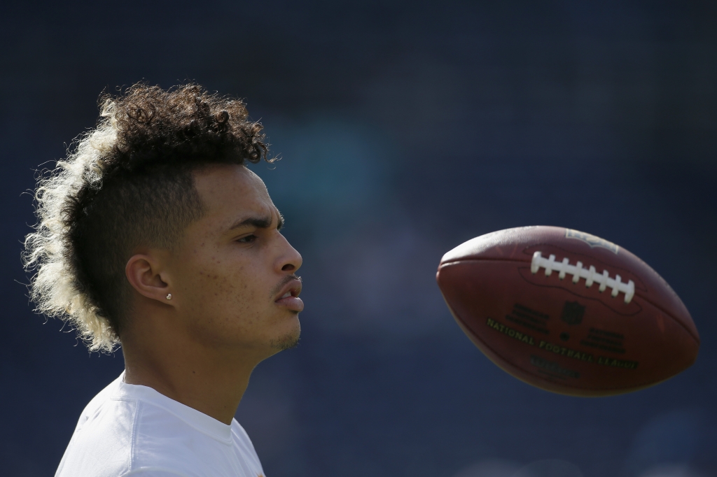 SAN DIEGO CA- DECEMBER 20  Wide receiver Kenny Stills #10 of the Miami Dolphins warms up before a game against the San Diego Chargers at Qualcomm Stadium