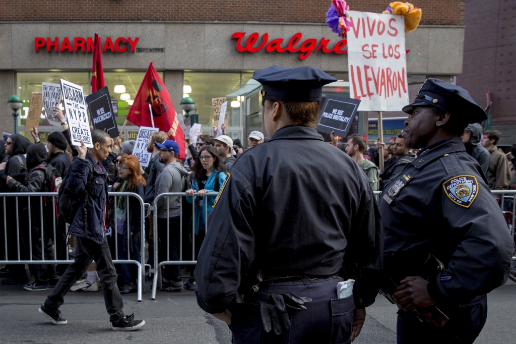 Donald Trump Proposes Nationwide Use of Stop-And-Frisk