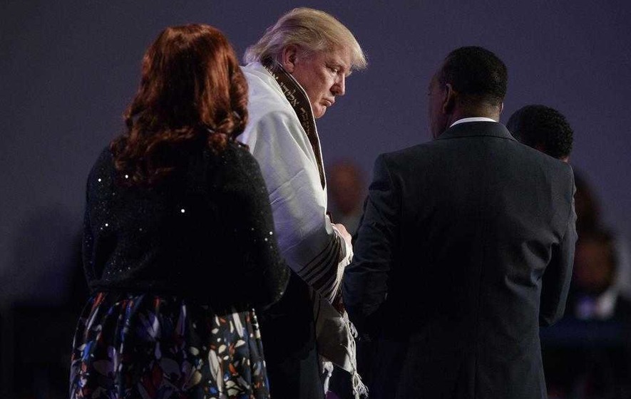 Trump tells black Detroit churchgoers I'll fight injustice