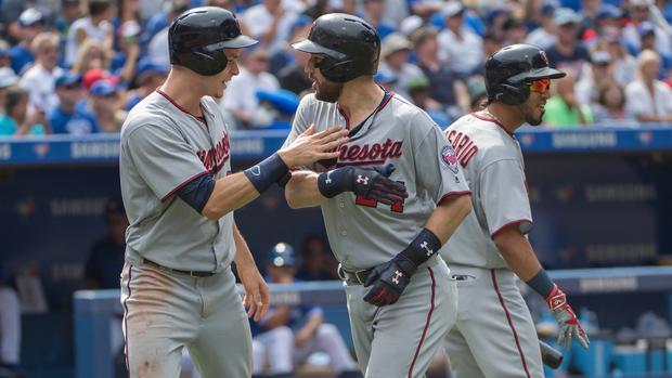 Upton's inside-the-park homer leads Blue Jays to 8-7 win over Twins